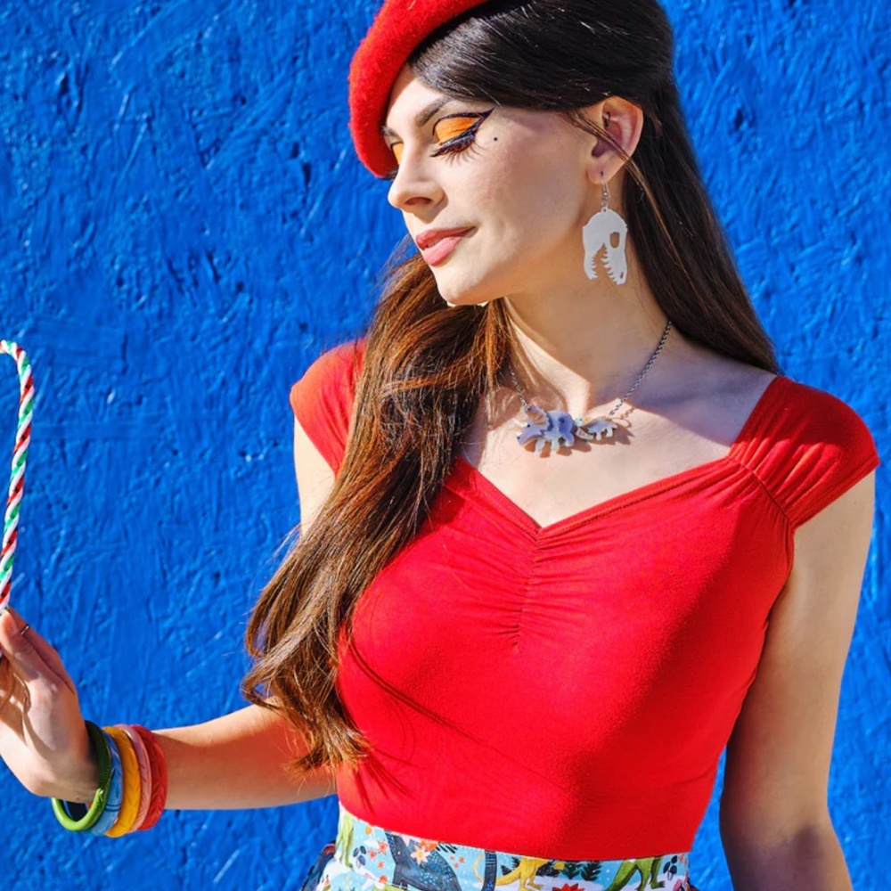 Retrolicious hot red top!